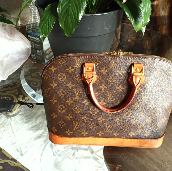 Louis Vuitton Bag - Picture 4 of 12